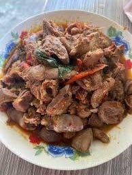 ผัดพริกแกงเครื่องในไก่