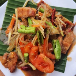 ตำหมูกรอบ