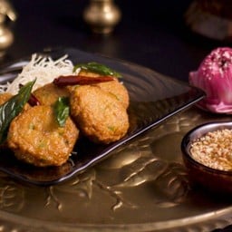 ทอดมันปลากราย อาจาดกะทิ