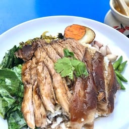 โต้ง ข้าวหมูแดงข้าวขาหมู บะหมี่เกี๊ยวกุ้ง