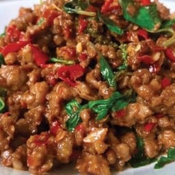 กระเพาเนื้อกับข้าว