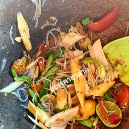 ตำป่าใส่ไก่ยอ