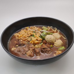 ก๋วยเตี๋ยวน้ำตกเนื้อตุ๋น (เนื้อตุ๋น ลูกชิ้น)