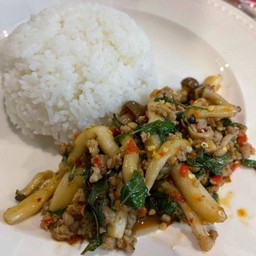 ข้าวกะเพราเห็ดหลิน