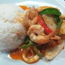 พริกแกงทะเลราดข้าว