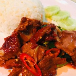 ข้าวราดผัดเนื้อแดง