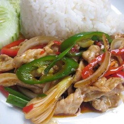 ข้าว ราดผัดพริกเนื้อ