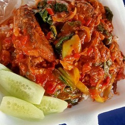 กระเพราปลากระป๋อง