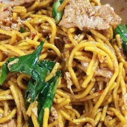 ผัดหมี่เหลืองเนื้อ