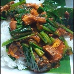 คะน้าปลากะป๋อง