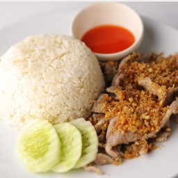 ข้าวหมูกระเทียม