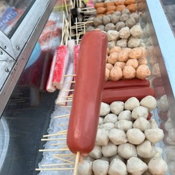 ลูกชิ้นทอด หม่าล่า (หน้าโรงเตี้ยม)ล้านมาลอง  หม่าล่า& ลูกชิ้น สาขา 2