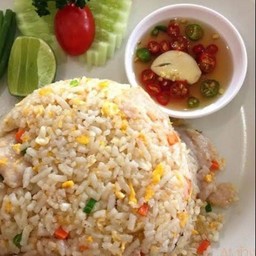 ข้าวผัดหมูลุงยักษ์