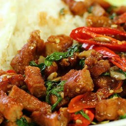 ข้าวกระเพาหมูแดดเดียว