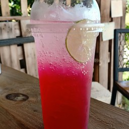 น้ำแดงโซดามะนาว