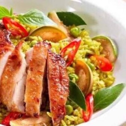 ข้าวผัดเครื่องแกงเขียวหวานไก่ย่าง
