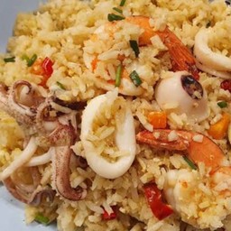 ข้าวผัดรวมมิตร