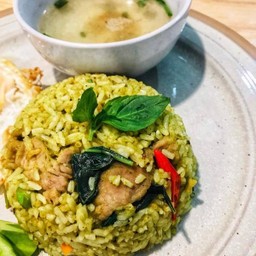 ข้าวผัดเครื่องแกงเขียวเนื้อ