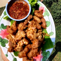 ไส้อ่อนทอดกระเทียม
