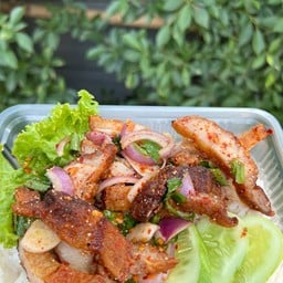ข้าวสามชั้นทอดกรอบยำแซ่บบบบบบ