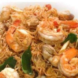 ผัดมาม่าต้มยำกุ้ง