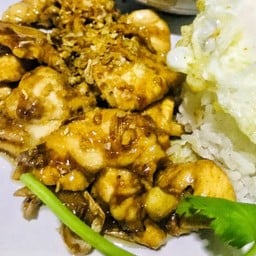 ข้าวไก่ทอดกระเทียม