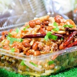 ยำแหนมข้าวทอด