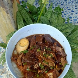 ก๋วยจั๊บหมูกรอบ