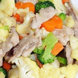 ผัดผักรวมมิตรใส่หมูชิ้น -เป็นกับข้าว