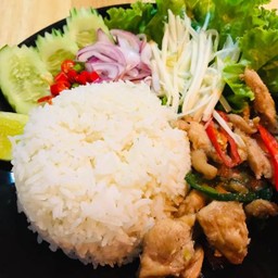 ข้าวไก่ผัดกะปิ