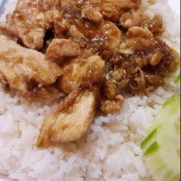 ข้าวไก่กระเทียมลุงยักษ์