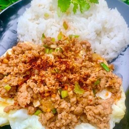 ข้าว ไข่ดาวคู่ หรือ ไข่ขยี้  หน้าหมูสับพริกป่น