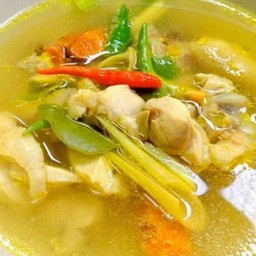 ไก่ต้มขมิ้น