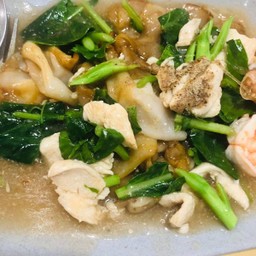 ราดหน้าเส้นใหญ่