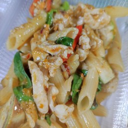 มักโรนีผัดเขียวหวานไก่