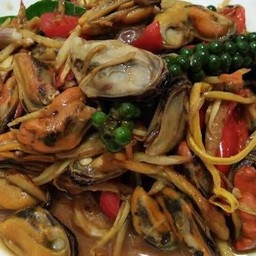 ข้าวผัดเผ็ดหอยแมลงภู่