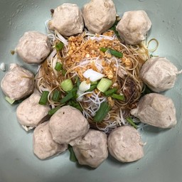 ร้านก๋วยเตี๋ยวลูกชิ้นหมูน้ำใสรสเด็ด