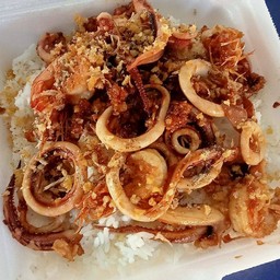 กุ้งหมึกกระเทียม