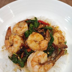 ข้าวกะเพรากุ้ง