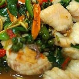 ข้าวผัดฉ่าปลากระพง