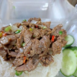 เนื้อคั่วพริกเกลือราดข้าว