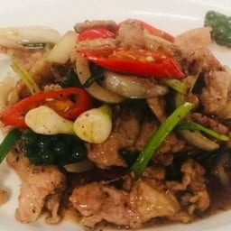 ข้าวราดผัดพริกไทยดำ