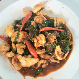 หมึกผัดพริกแกง