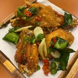 ข้าวปีกไก่ทอดคั่วพริกเกลือ