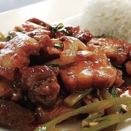 ข้าวหมูกรอบผัดพริกเผา