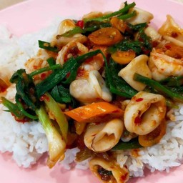 ข้าวผัดพริกเผาปลาหมึก