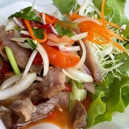ยำคอหมูย่าง