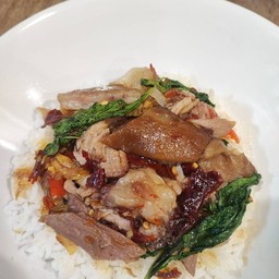 ข้าวกะเพราขาหมู