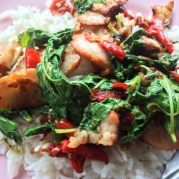 ข้าวกะเพราหมูแดง