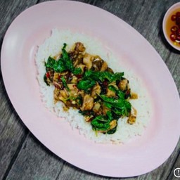 ข้าวกะเพราขาหมู